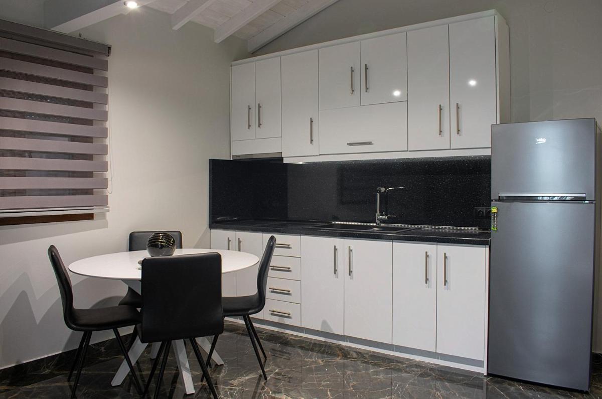 Stamos Apartments And Studios Vourvourou Phòng bức ảnh